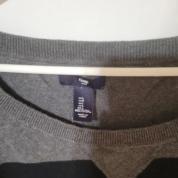 GAP Lightweight Women's V-Neck Sweater black and Grey stripped - Picture 4 of 5